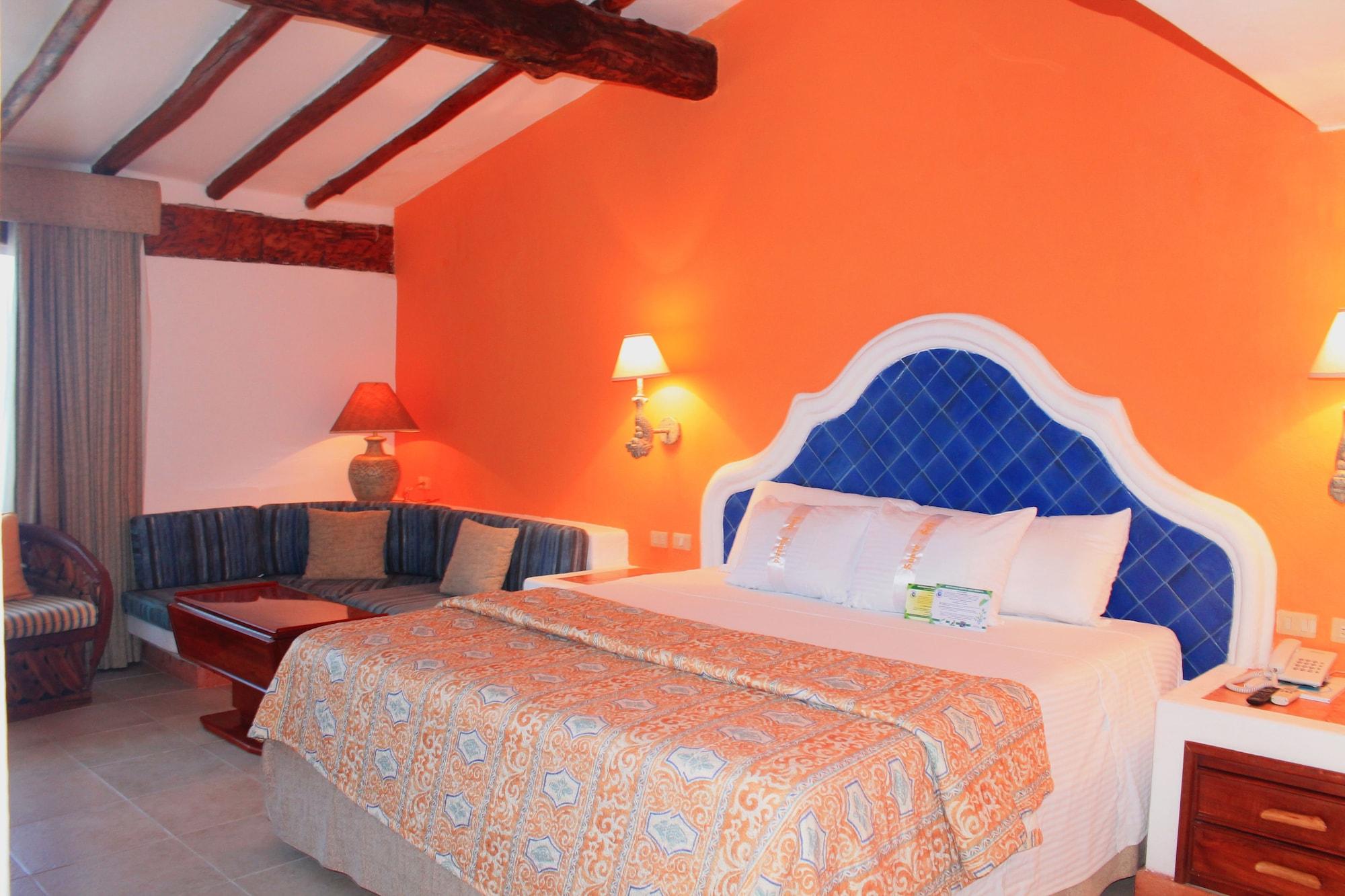 Hotel Casa Del Mar & Dive With Free Access To An Exclusive Club